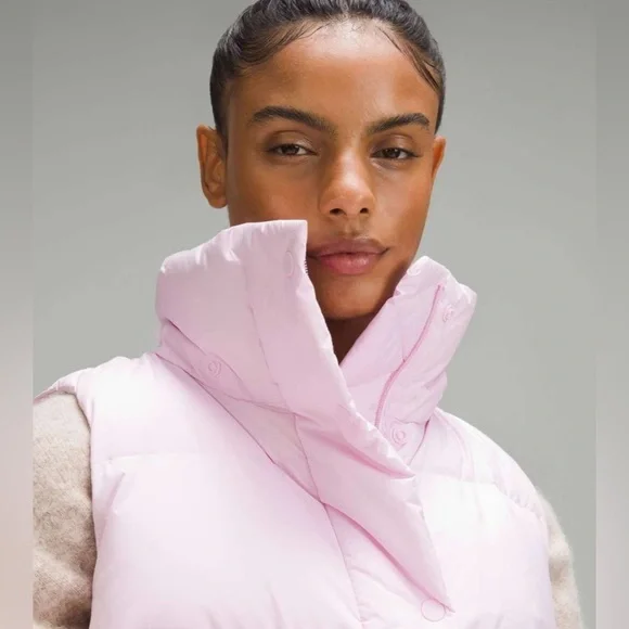 Lululemon Wunder Puff Cropped Vest With Hood in Meadowsweet Pink Size 6 - Picture 3 of 6